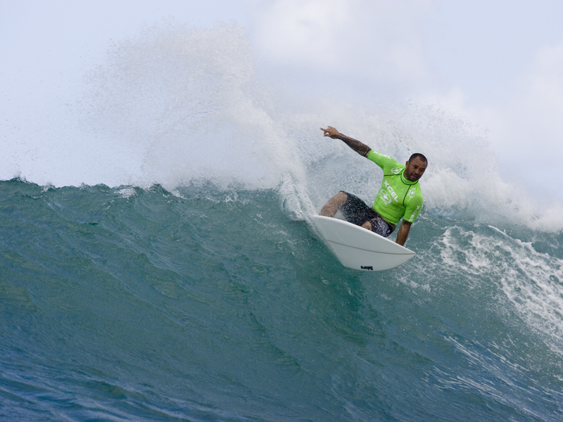 Sunny Garcia Surfing Xcel Pro Hawaii 2007.